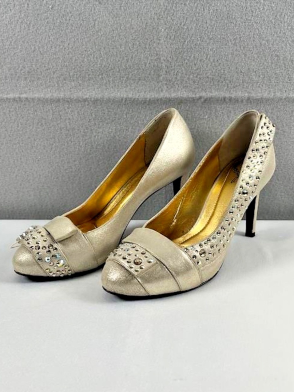 VTG Rodo Italy Gold Leather Crystal Rhinestone Statement Pumps Heels Sz 37 NWOB